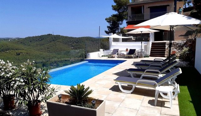 A Sunny Oasis of Privacy , Calm&Glam near Sitges and Barcelona