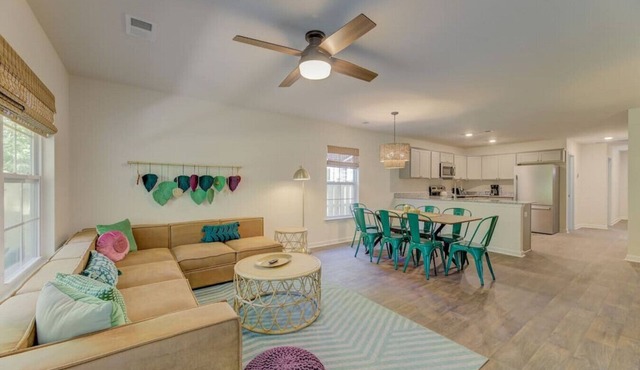 A Sunny & Stylish 4BR/3BA w King Beds & WiFi