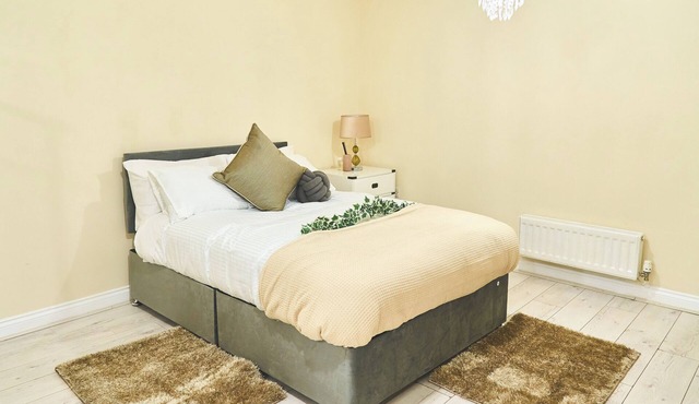 A super spacious 5 bedrooms and family oriented home to stay in Nuneaton.