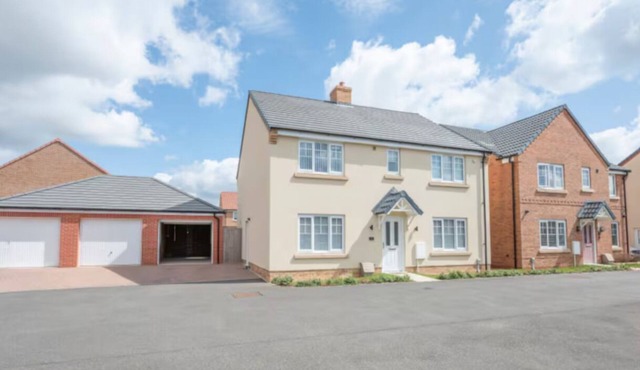 A Superb 5BR House near SZC