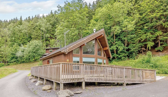 A superb contemporary one storey luxury lodge with two doubles.