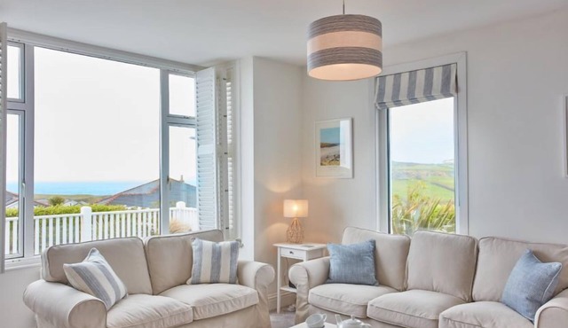 A superb holiday home for a large family or group of friends, ideally located in vibrant Newquay.