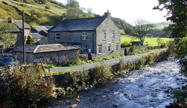 A superb holiday home within the Yorkshire Dales, w/Wifi, wood burner & stones throw from pub.