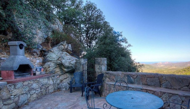 A superb view over the Ostriconi valley from this gîte in a typical Balagne village,