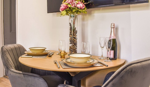 A superbly finished holiday cottage lying within this quaint High Peak village.