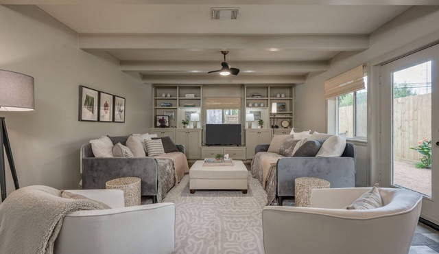 A sweet cosy bungalow in the heart of Houston perfect for families & pets!