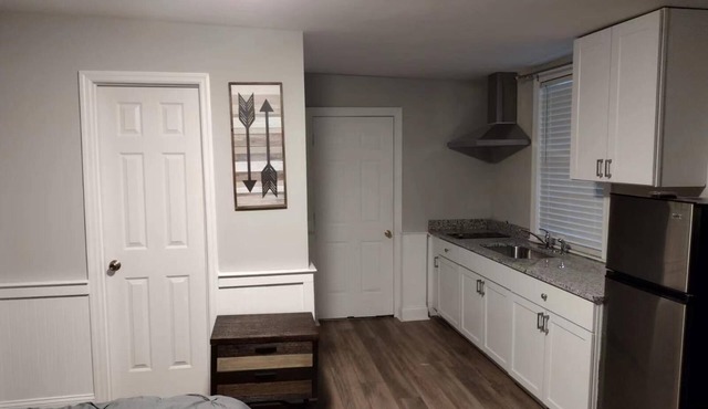 a sweet moder apt studio 10 minutes away from northwoods mall