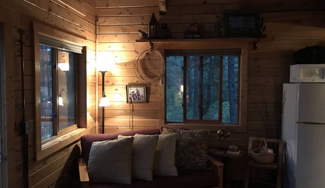 A sweet mountain retreat (yet close to town)