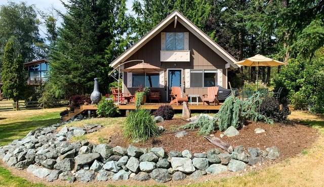 A sweet Puget Sound view cabin with Mutiny Bay beach access.