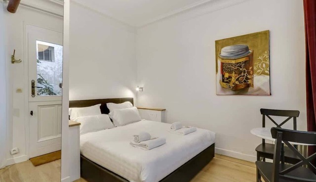 A Sweet Studio in Montparnasse