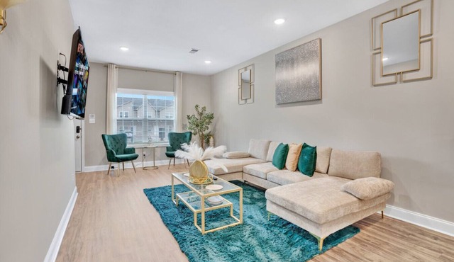 A Taste of Luxe: Upscale Condo Near Nashville and Ft. Campbell