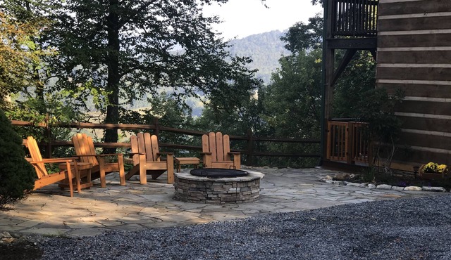 A three beds apartment, outside of Boone overlooking the New River.
