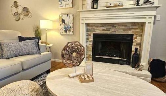 A Time to Unwind: Cozy Beautiful Elec Fireplace with King Bed