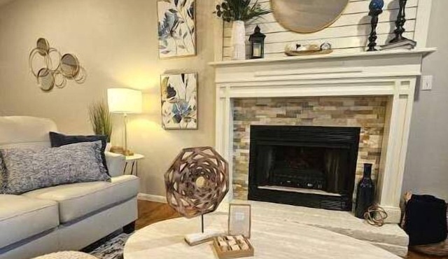 A Time to Unwind: Cozy Beautiful Elec Fireplace with King Bed