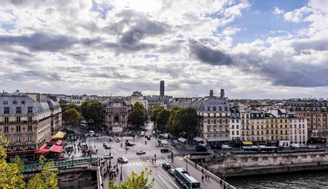 A TIMELESS CHARM OF PARISIAN LIVING, IN THE CITY’S ICONIC - ILE DE LA CITÉ