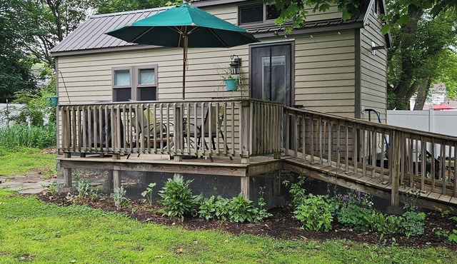 A Tiny Escape - Charming Eco-Friendly Retreat Awaits in Stonington