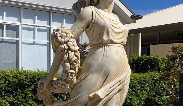 A touch of class 5BR luxury whole house at Mildura