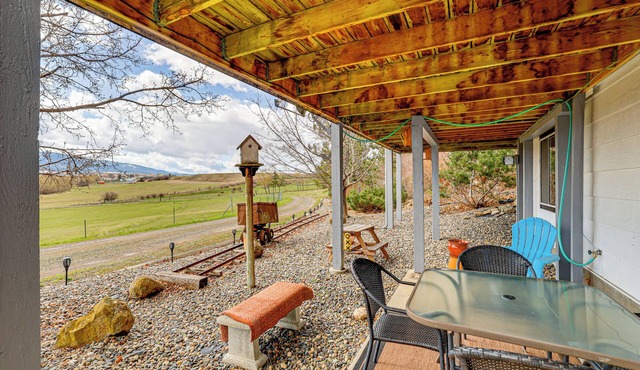 'A Touch of the West' Scenic Grangeville Apt!