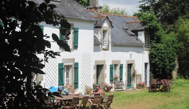 A traditional Breton Farm Cottage with a swimming pool