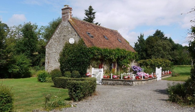 A traditional farmhouse in a tranquil rural setting. Sleeps 6 in 3 bedrooms.
