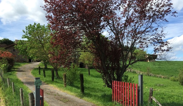 A traditional farm near Cordes and Albi.