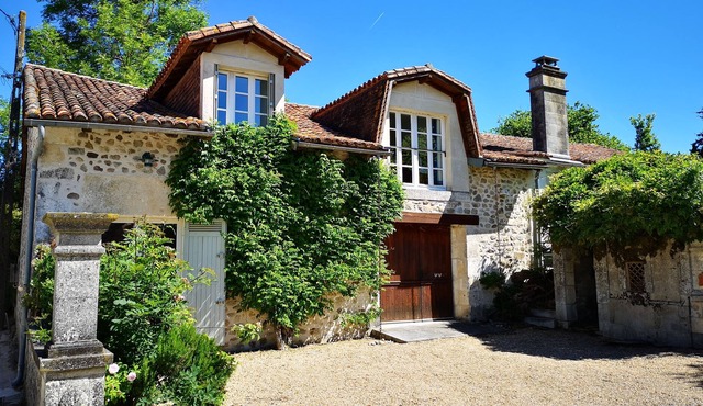 A tranquil, private and secluded 4-bed detached cottage, swimming pool & garden.