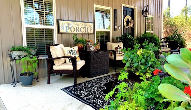 A Tranquil Retreat Loaded With Ambiance - A TRUE Escape from the Hustle & Bustle
