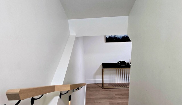 A Traveler's HavennClose to restaurants popular & fun-filled convergence points.