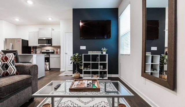 A Traveler’s dream; Private Townhome 15min to Airport in peaceful Union City