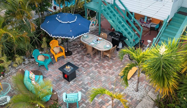 A Tropical Beauty🏝🏠 Historic Charm + Modern Luxury