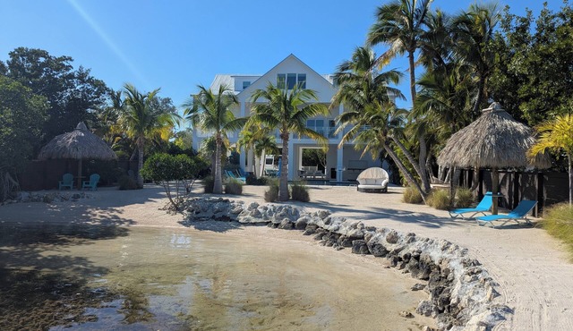 A Tropical Luxury Getaway, Your own private resort!