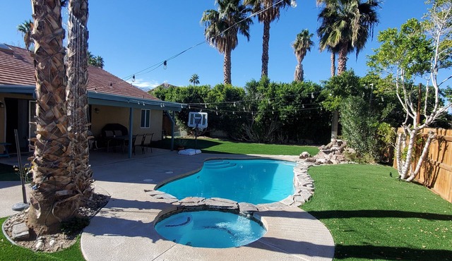 A tropical paradise in the desert!