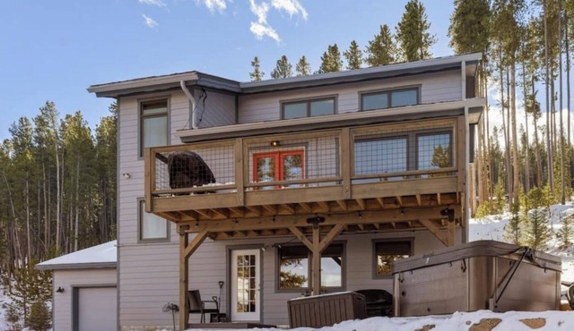 A True Mountain Retreat in Breckenridge with Hot Tub