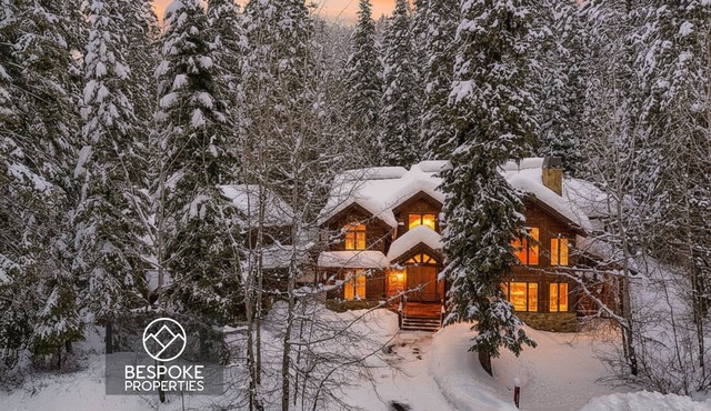 A True Tamarack Ski Lodge for Groups Who Stay Together