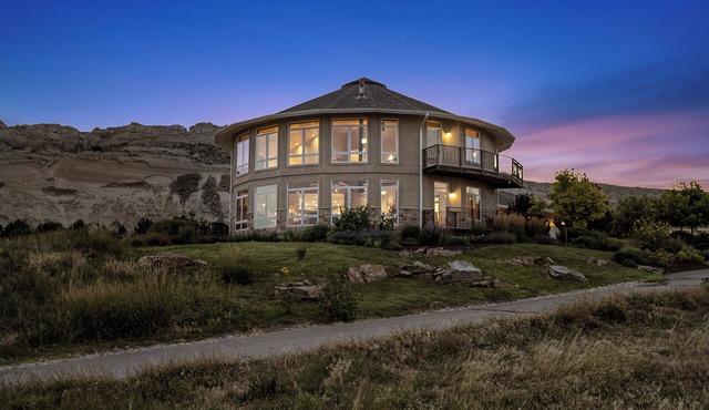 A Truly Amazing space hidden in a secluded sandstone canyon with amazing views