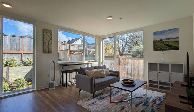 A truly magnificent & smart condo with parking