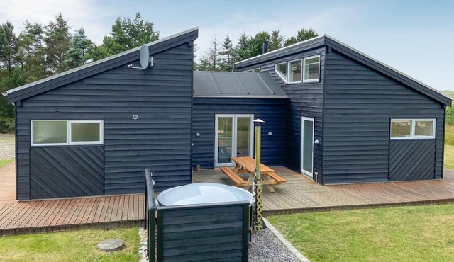 A truly remarkable, bright vacation home from 2007, equipped with heat pump.