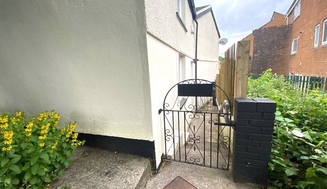 A unique and stylish getaway cottage. Short stroll to Cyfarthfa Park/Castle.