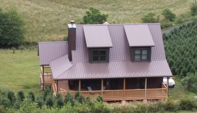 A Unique Mountain Cottage On A Farm With Great Fishing, Trails And Parks Nearby