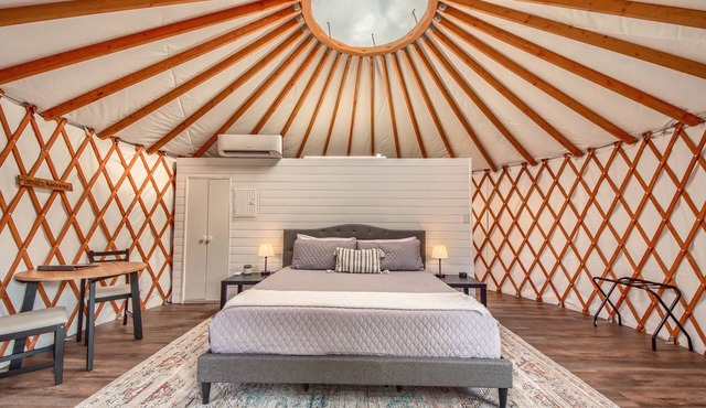 A Unique Texas Hill Country Glamping Experience! Full bathroom and Great AC!