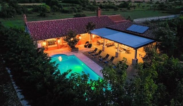 A unique Villa pequena perla with a pool