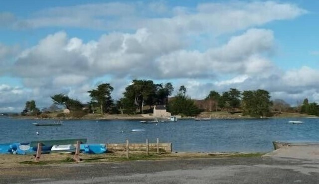 A very comfortable holiday home in Ria d'Etel. Sea view. Charming and quiet.