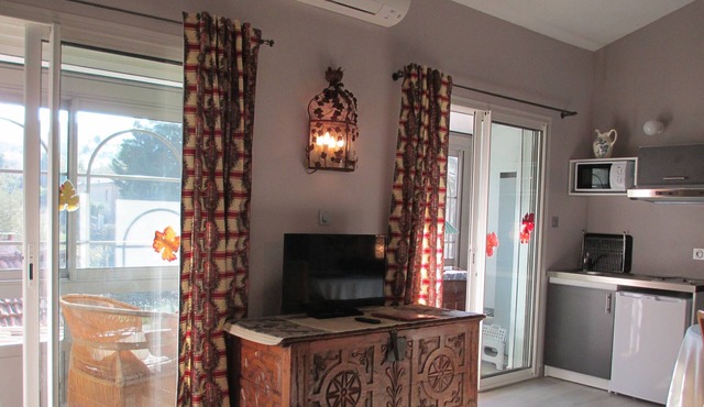 A very rich tourist heritage, a renowned vineyard, a mild climate