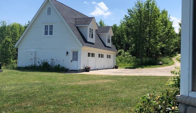 A very special getaway in a private Coach House in the Purple Hills of Creemore