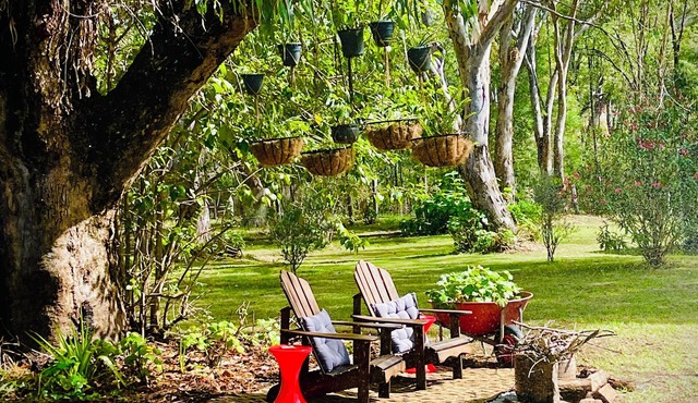 A VERY UNIQUE STAY - The Beau Van on Acreage with Wood Fire - Romantic & Fun