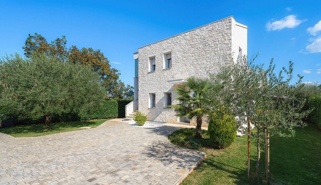 A vibrant one bedroom apartment with terrace and garden - Mirjana 1