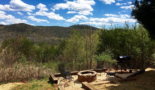 A View From Above - Dog Friendly w/Screened in Porch and Hot Tub, Near Helen GA
