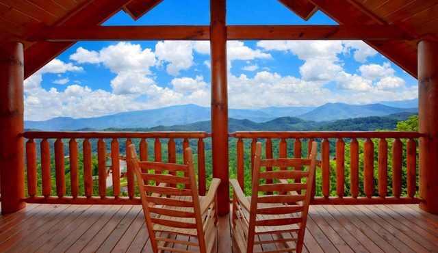 A+ Views! Near Dollywood. Hot Tub Game Room Resort Pool & Gym Sauna Pet Friendly