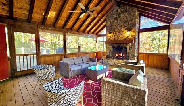 A Walk in the Woods: Family-Friendly Highlands Home w/Private Deck, Garage