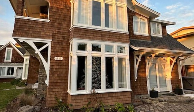 A walled sanctuary next to ocean and golf course